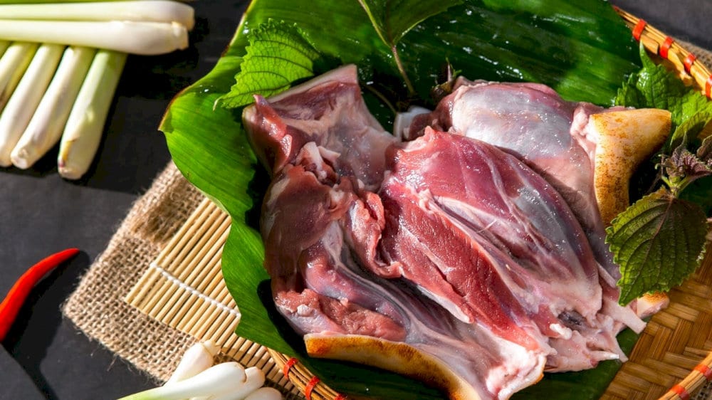 Thịt dê núi có đặc trưng thịt săn chắc, ít mỡ và có vị thơm tự nhiên